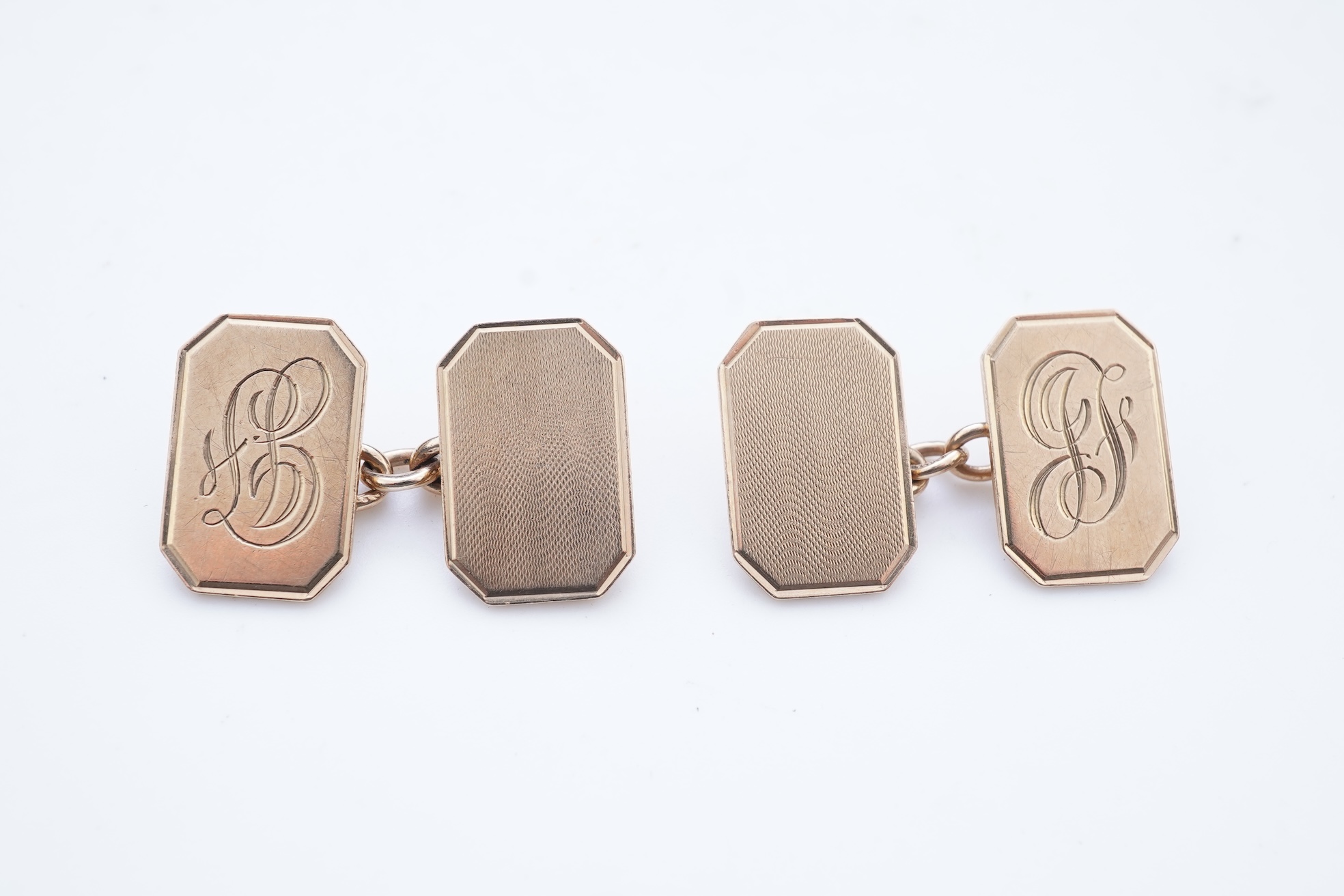 A pair of 9ct gold cufflinks